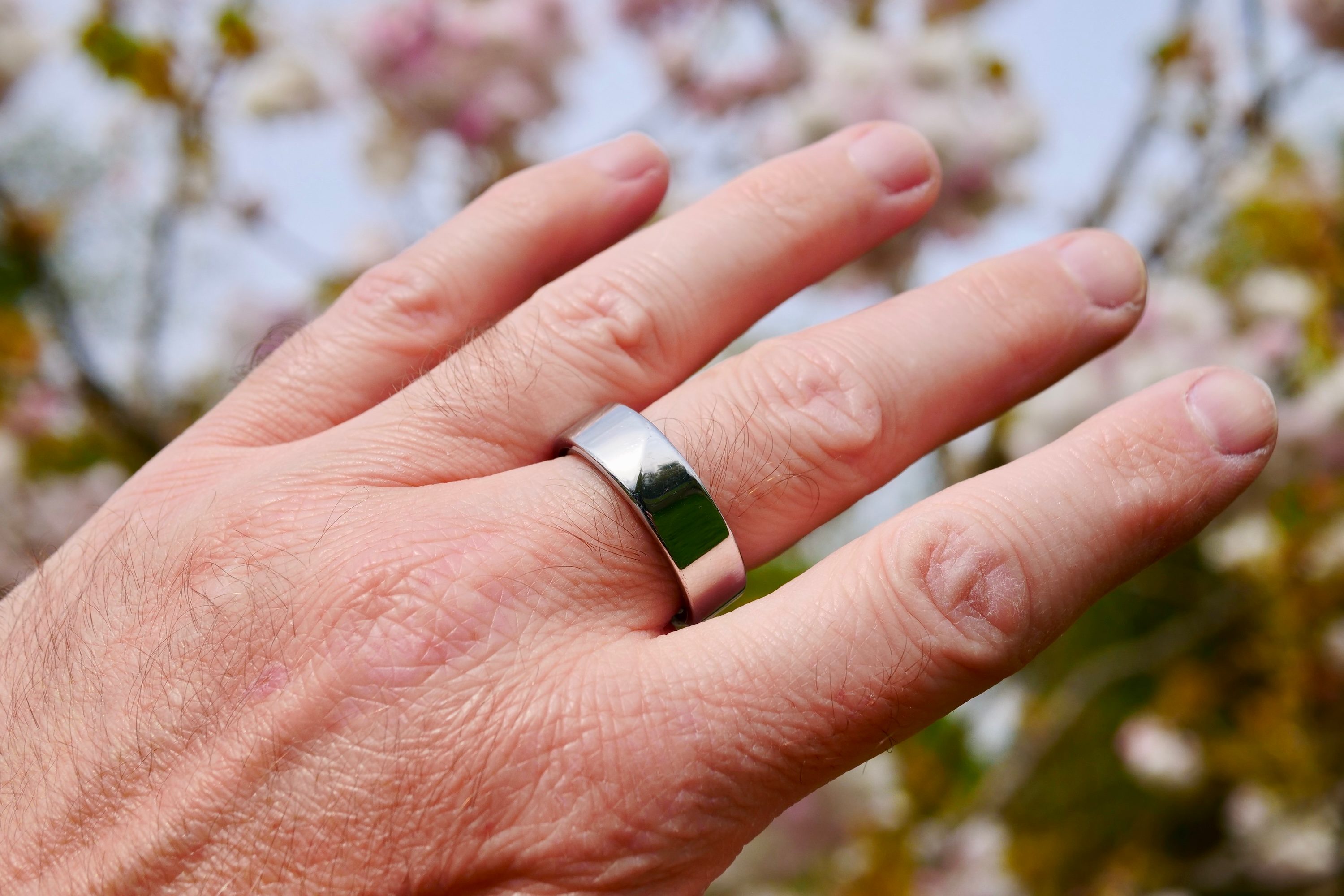 A person wearing the Noise Luna Ring.