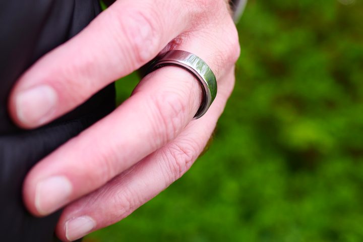 A person wearing the Noise Luna Ring.