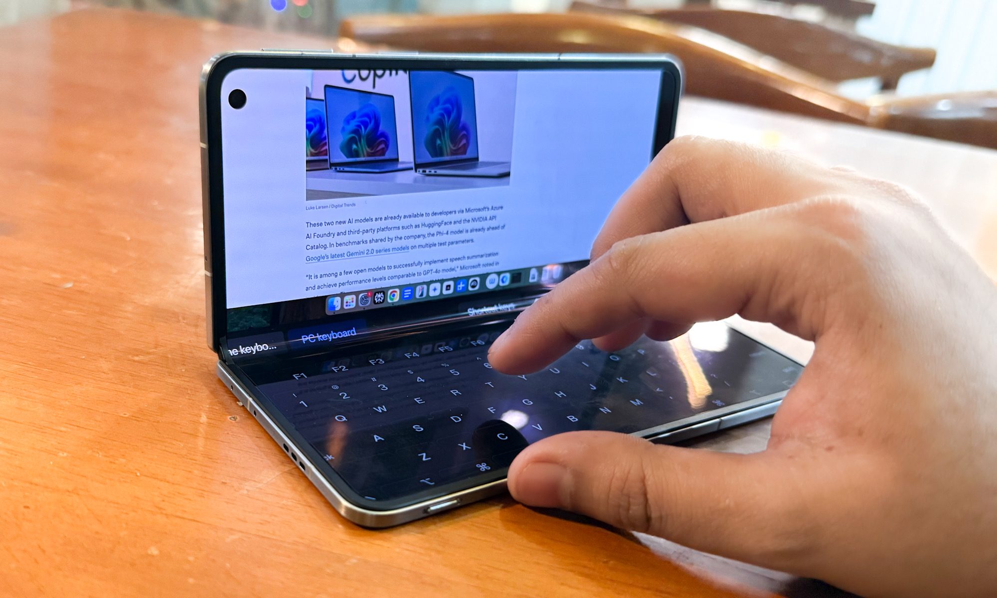 The Oppo Find N5 enables a user to access a Mac from a distance.