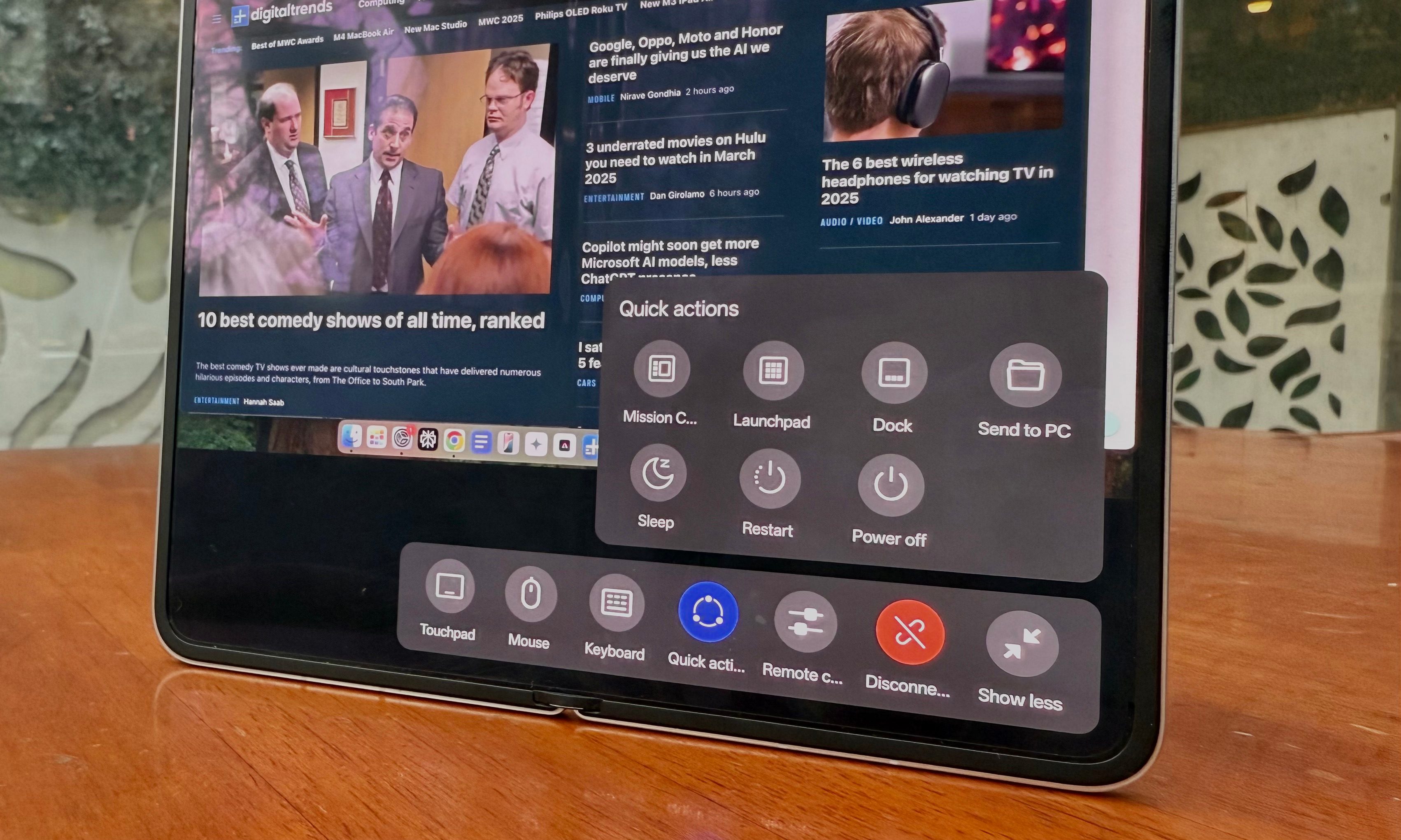 A Mac is being remotely controlled by a user on an Oppo Find N5.