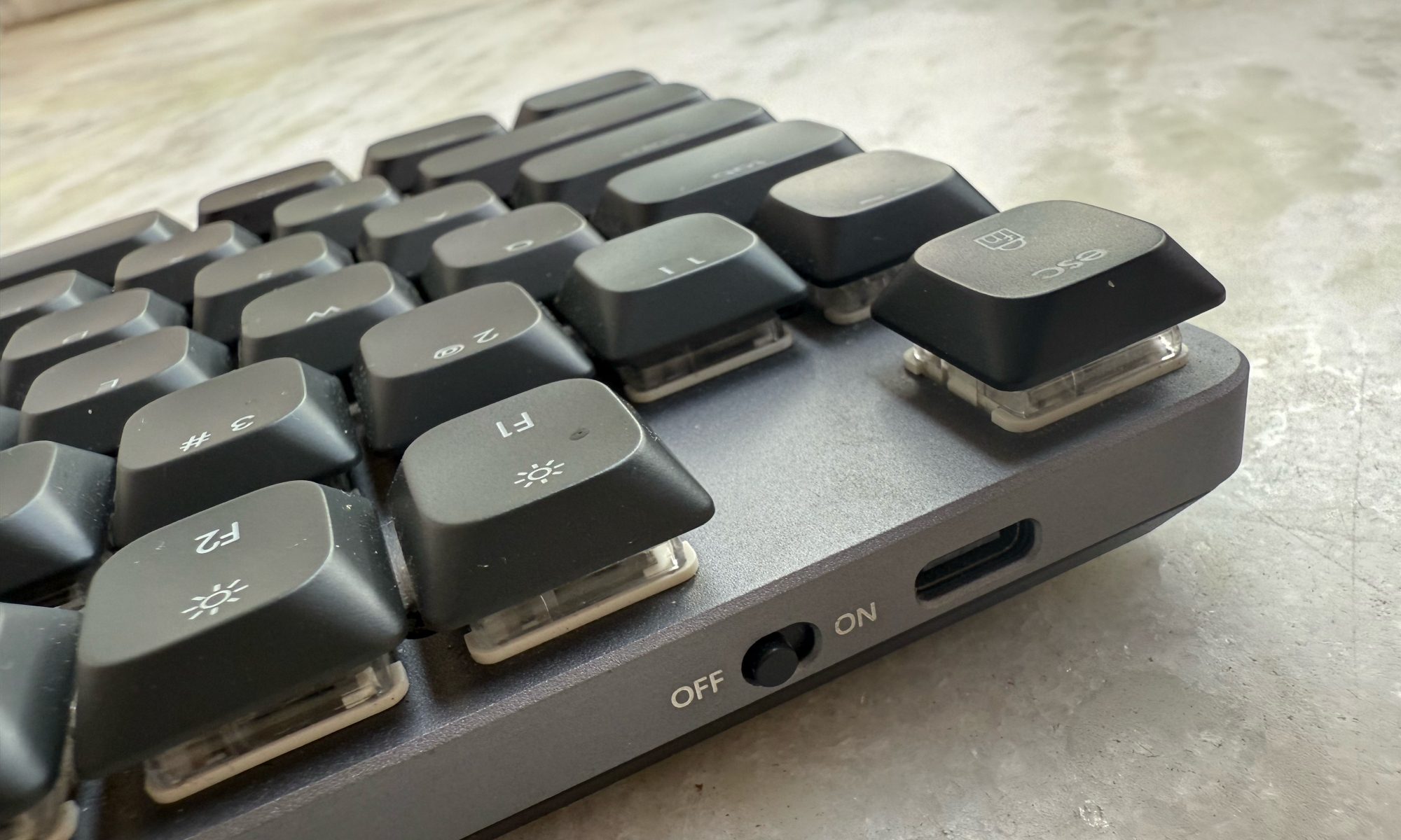 Power control on the Satechi SM3 Slim mechanical keyboard.