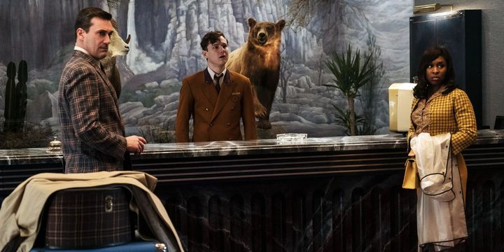 Jon Hamm, Lewis Pullman, and Cynthia Erivo at a hotel looking in the same direction in Bad Times at the El Royale.