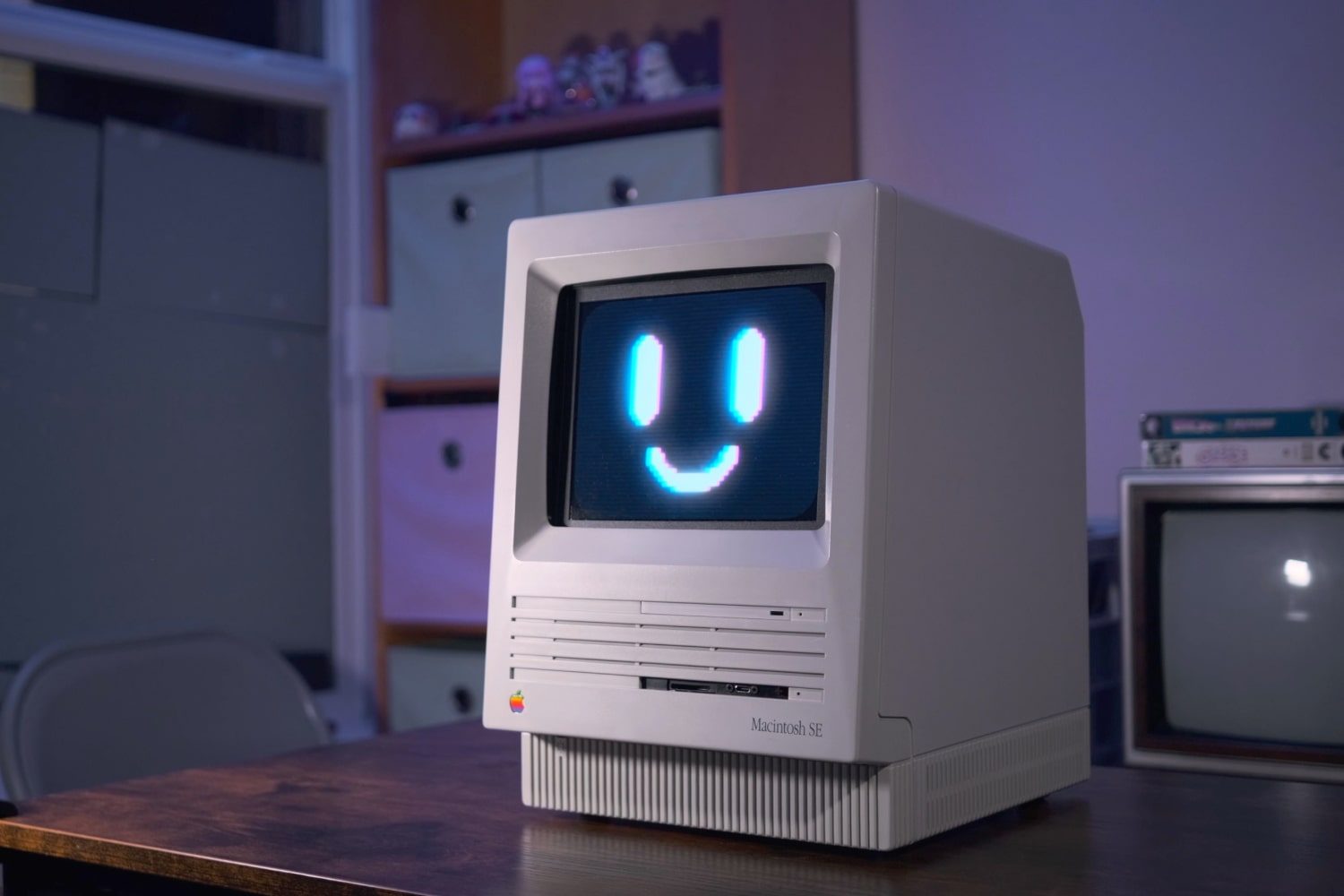 The "Joshintosh," a custom PC built inside a 1980s Macintosh SE case, on a desk.