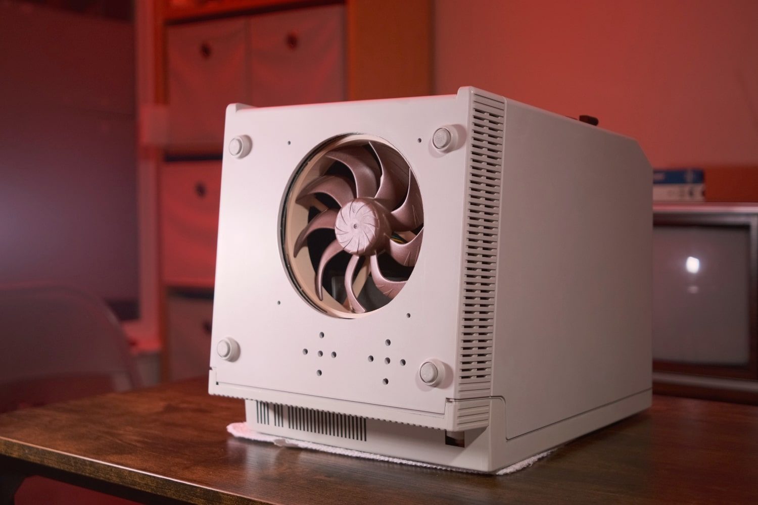 The "Joshintosh," a custom PC built inside a 1980s Macintosh SE case, on a desk.