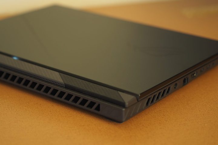 Asus ROG Strix G16 rear edge showing vents and thickness.