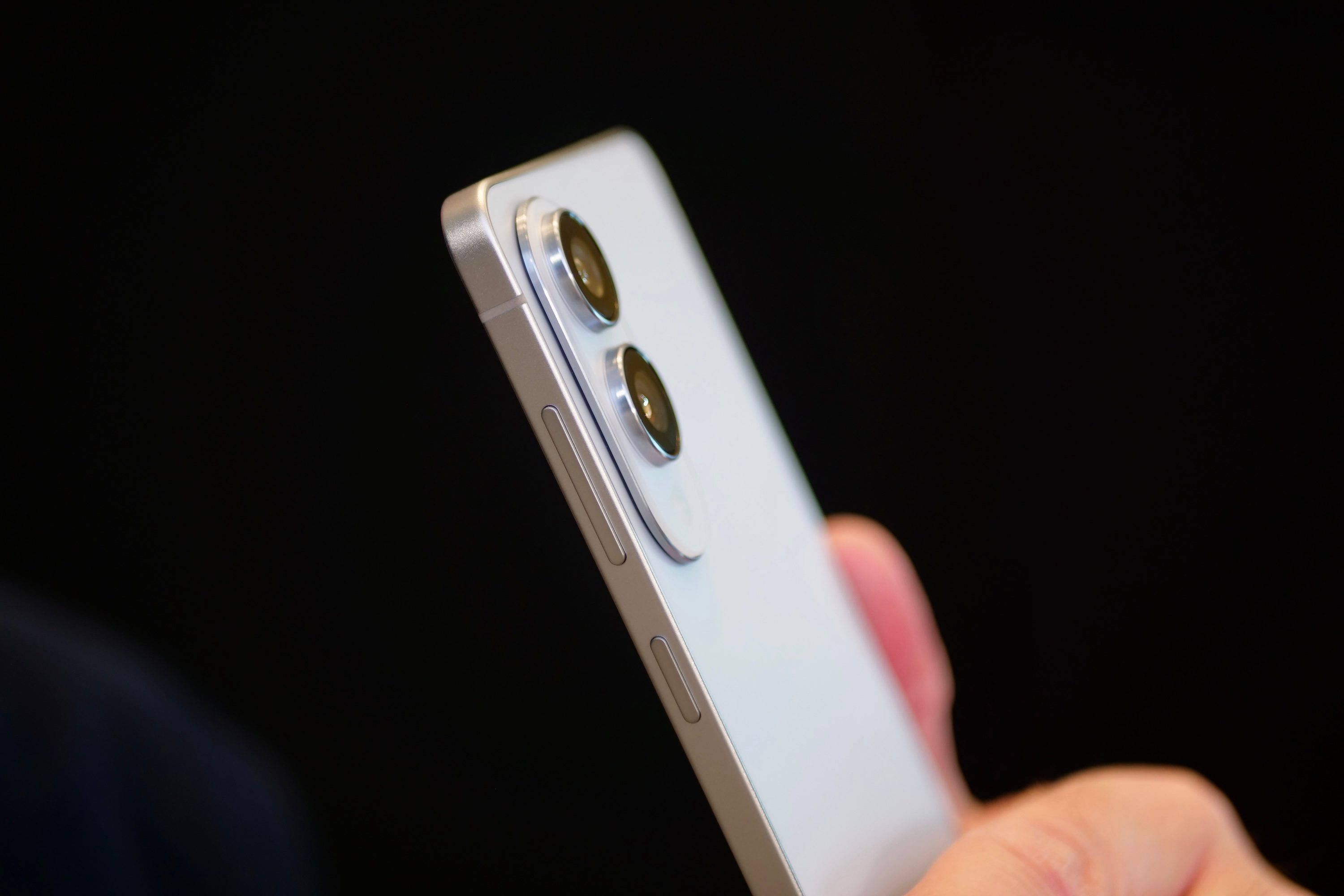 A person holding the Samsung Galaxy S25 Edge.