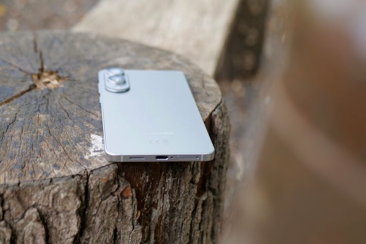 The Samsung Galaxy S25 Edge's charging port.