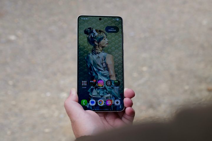 A person holding the Samsung Galaxy S25 Edge.