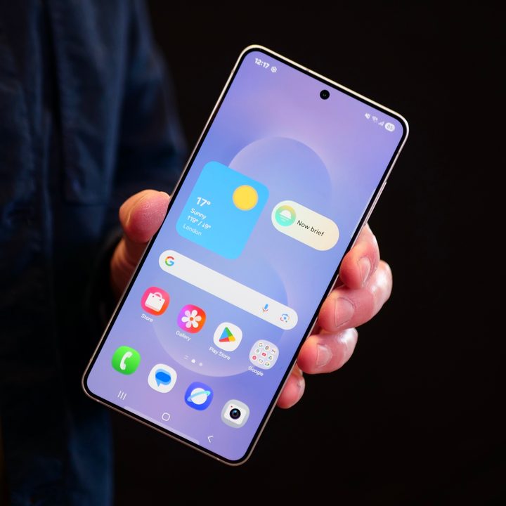 A person holding the Samsung Galaxy S25 Edge.