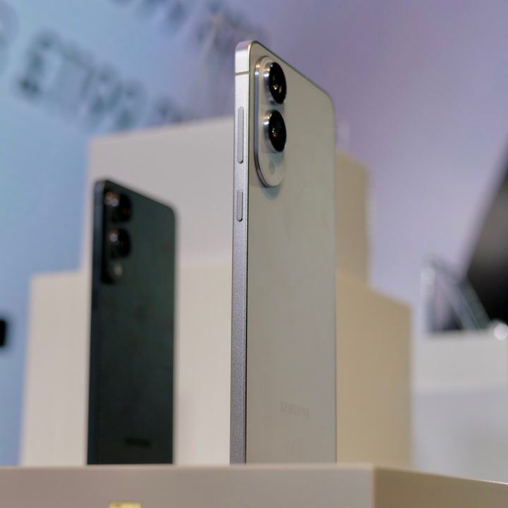 The side of the Samsung Galaxy S25 Edge.
