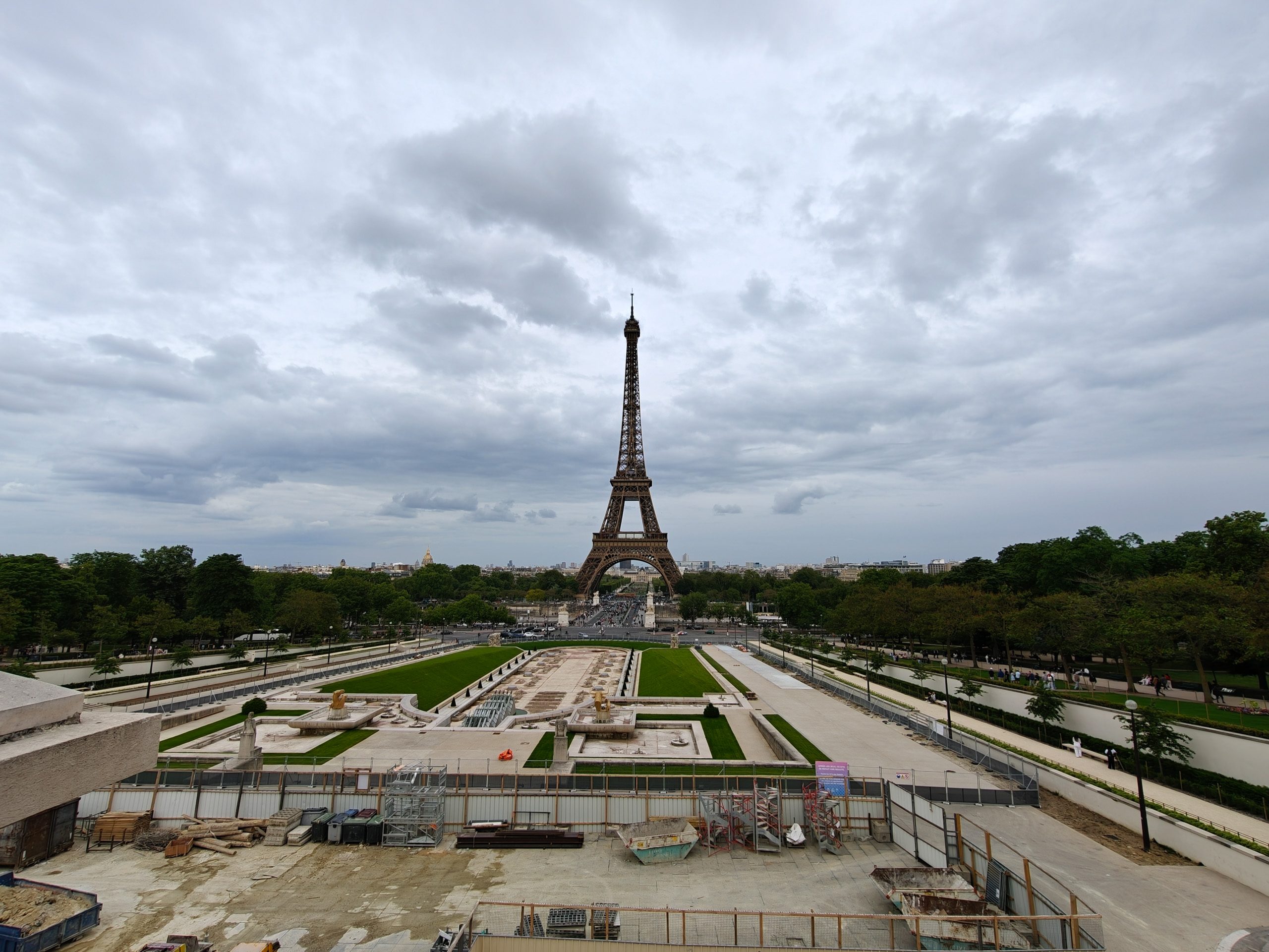 Ultrawide photo of the Eiffel Tower in Paris captured on the Oppo Find X8 Ultra