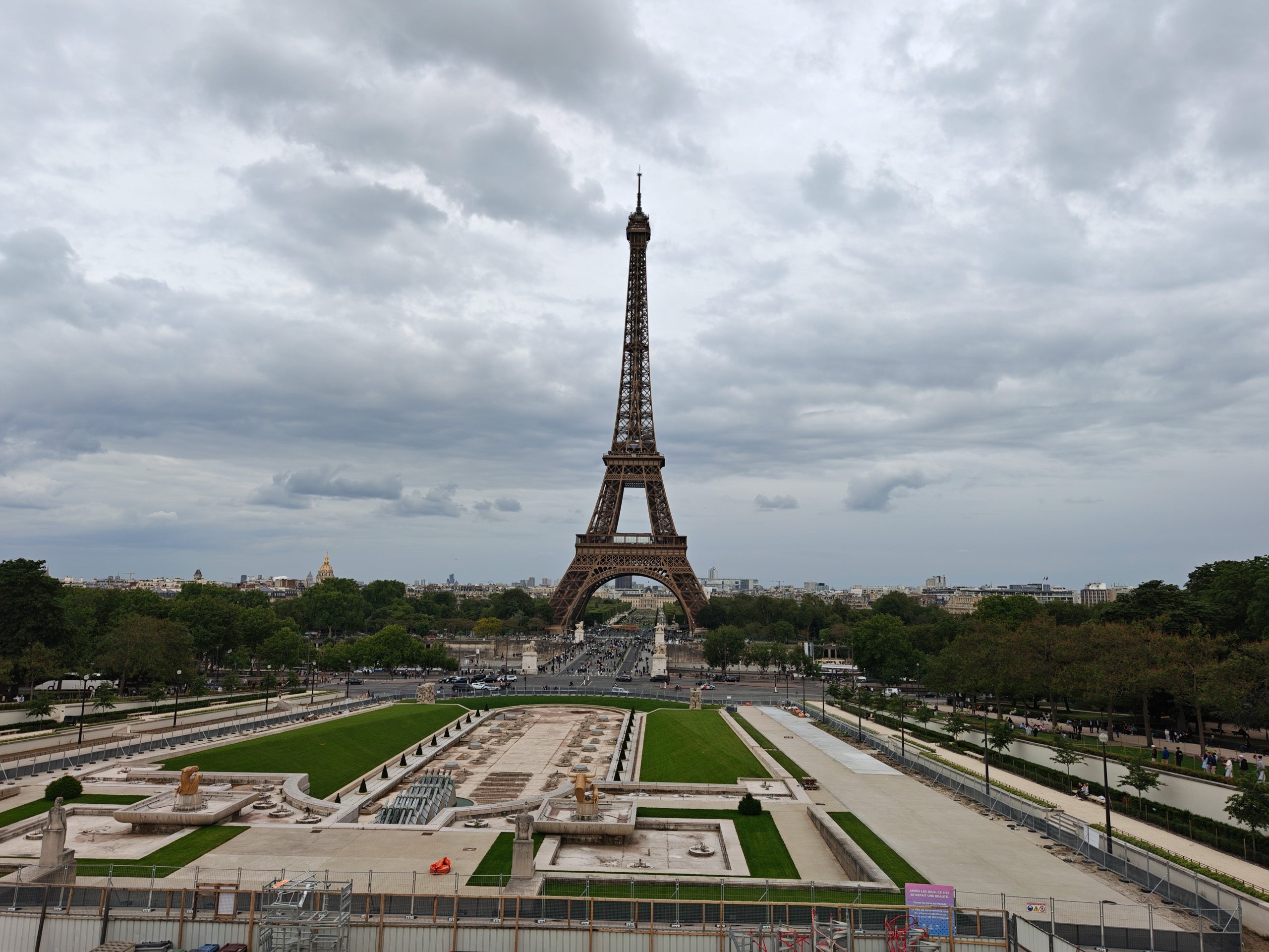 1x photo of the Eiffel Tower in Paris captured on the Oppo Find X8 Ultra