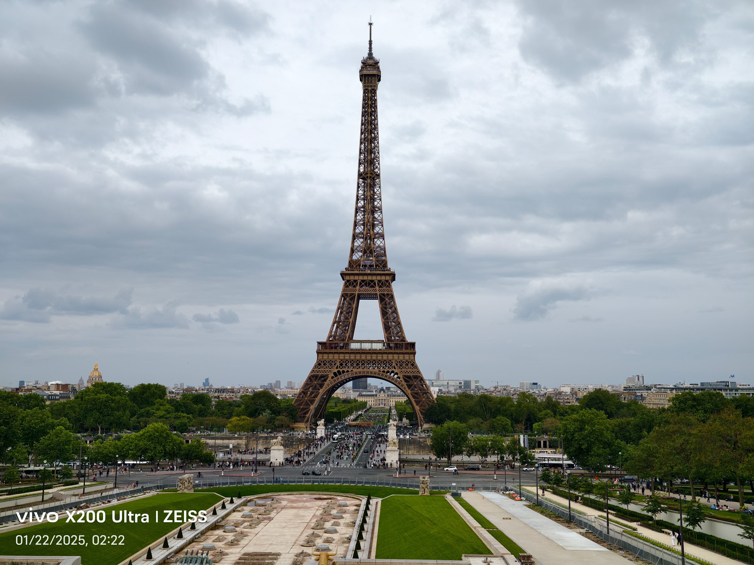 1x photo of the Eiffel Tower in Paris captured on the Vivo X200 Ultra