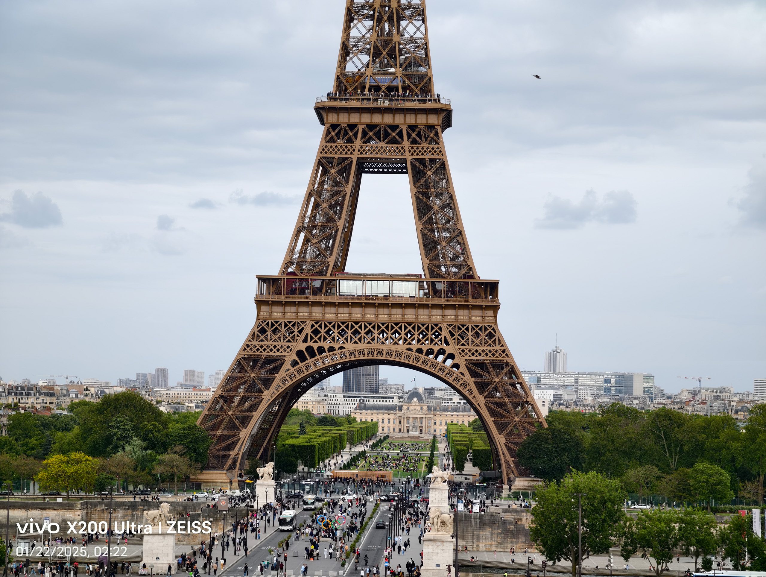 3x photo of the Eiffel Tower in Paris captured on the Vivo X200 Ultra