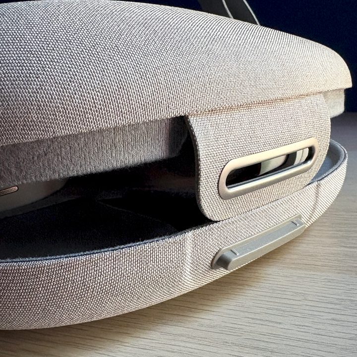 Sony WH-1000XM6.