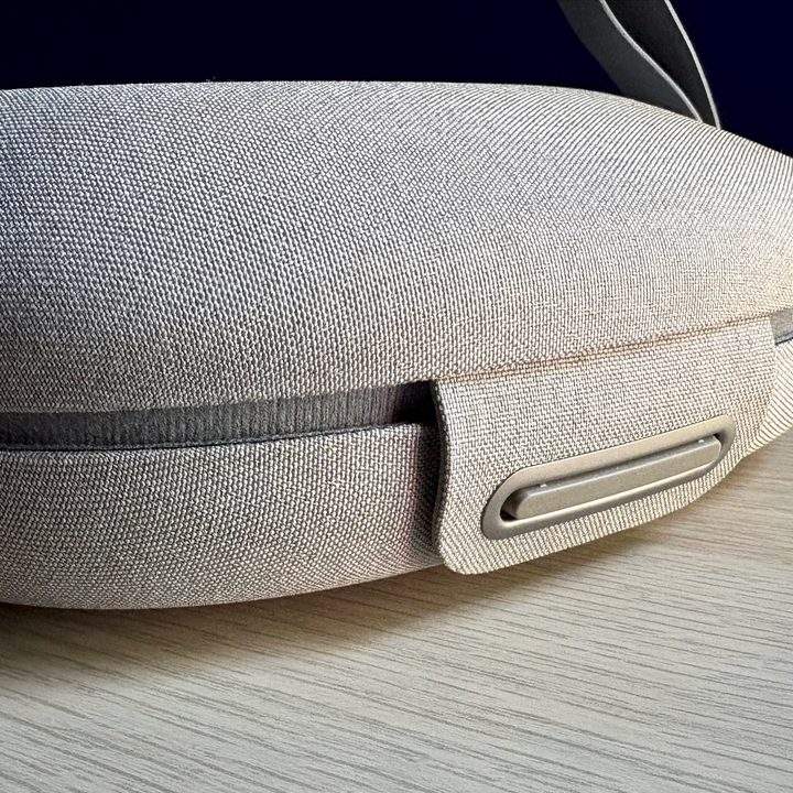 Sony WH-1000XM6.