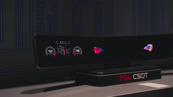 World's narrowest splicing dual-curve display.