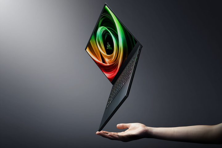 Razer Blade 14 balance on someone's hand