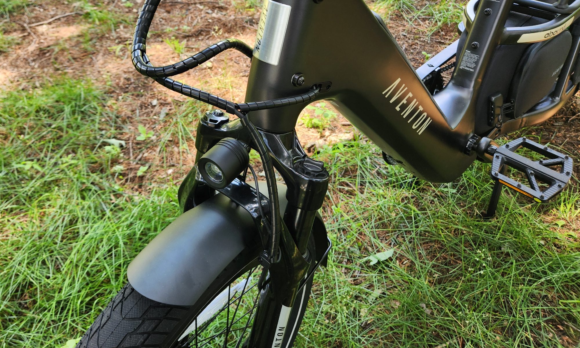 Aventon Abound LR adjustable front fork suspension and headlight.