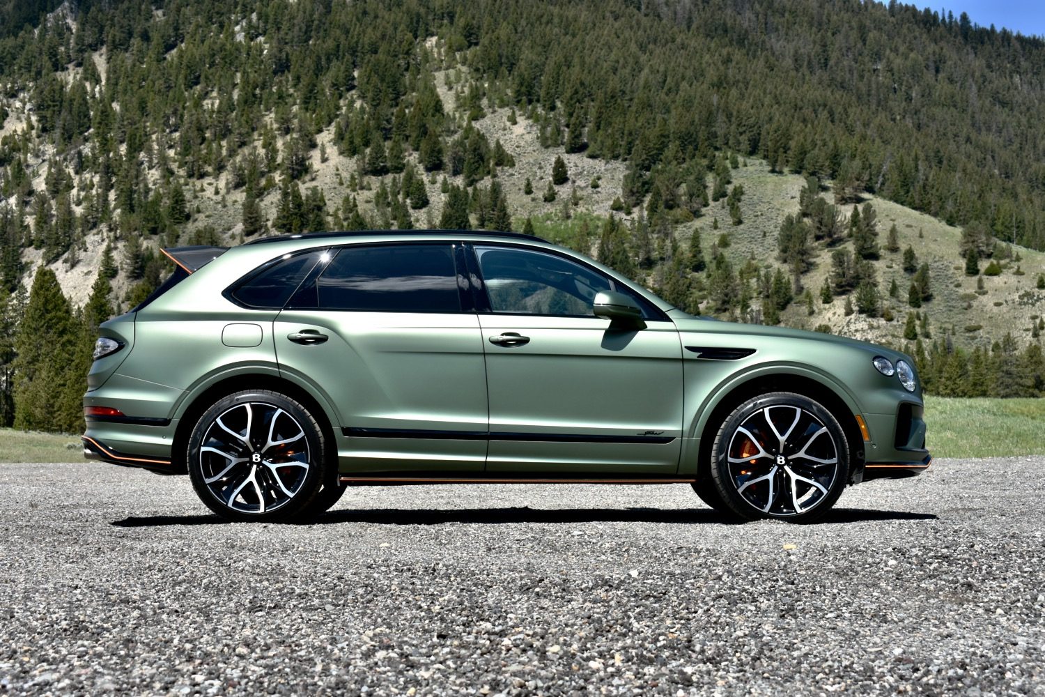 Bentley Bentayga Speed profile view.