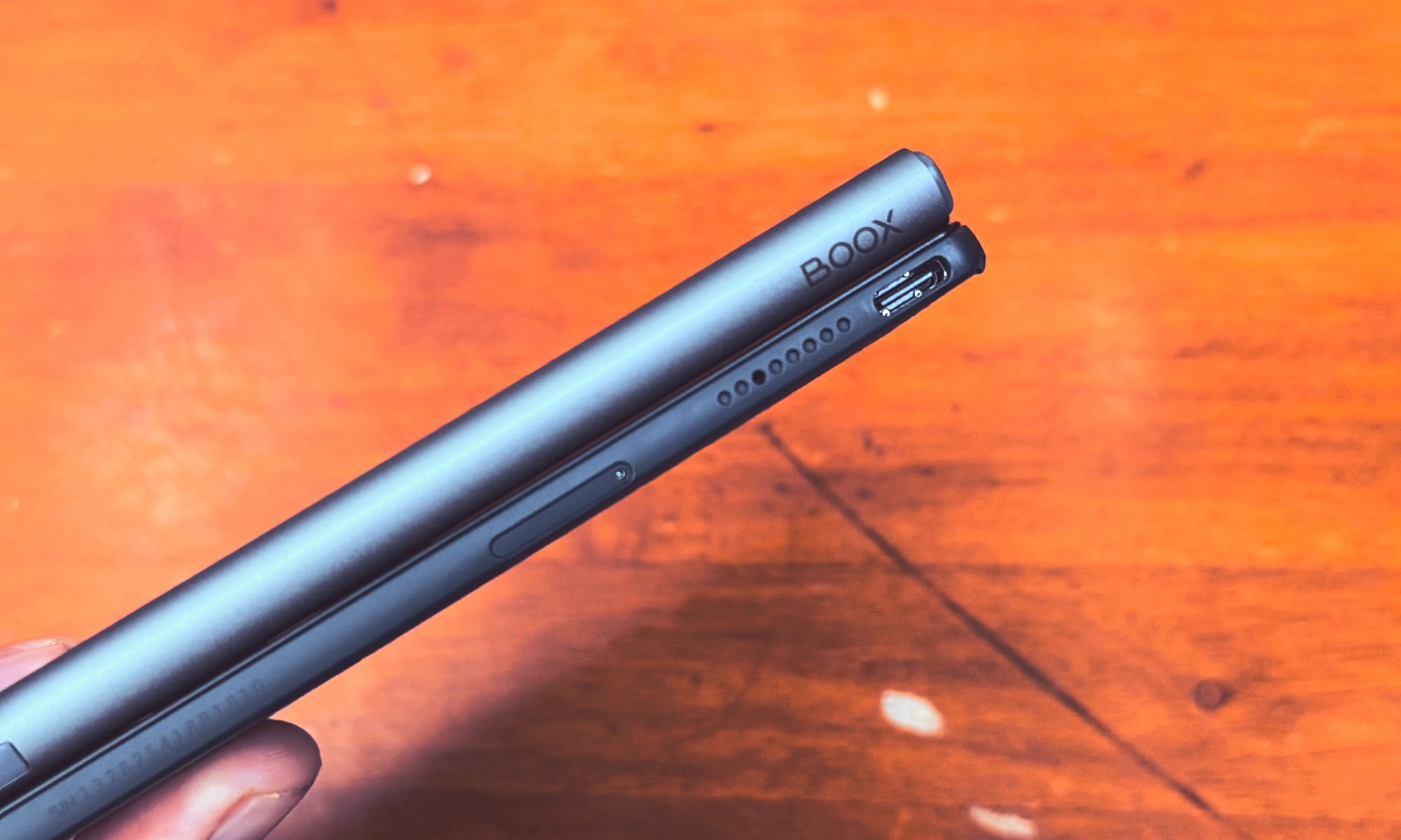 Thinnes of stylus compared with the Boox Go 7 E Ink tablet.