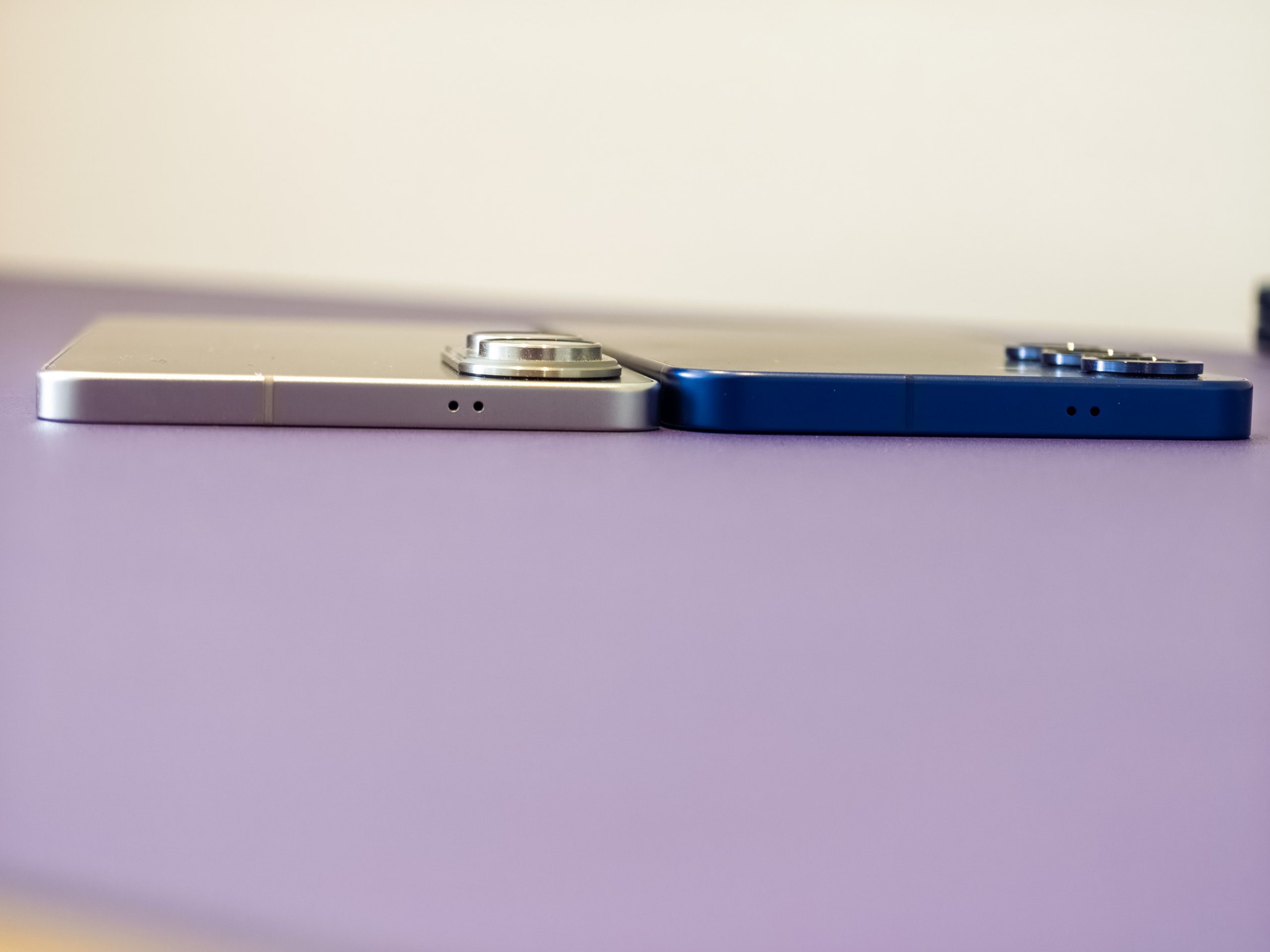 Galaxy S25 Edge thin profile next to the galaxy s25 plus to show the thickness