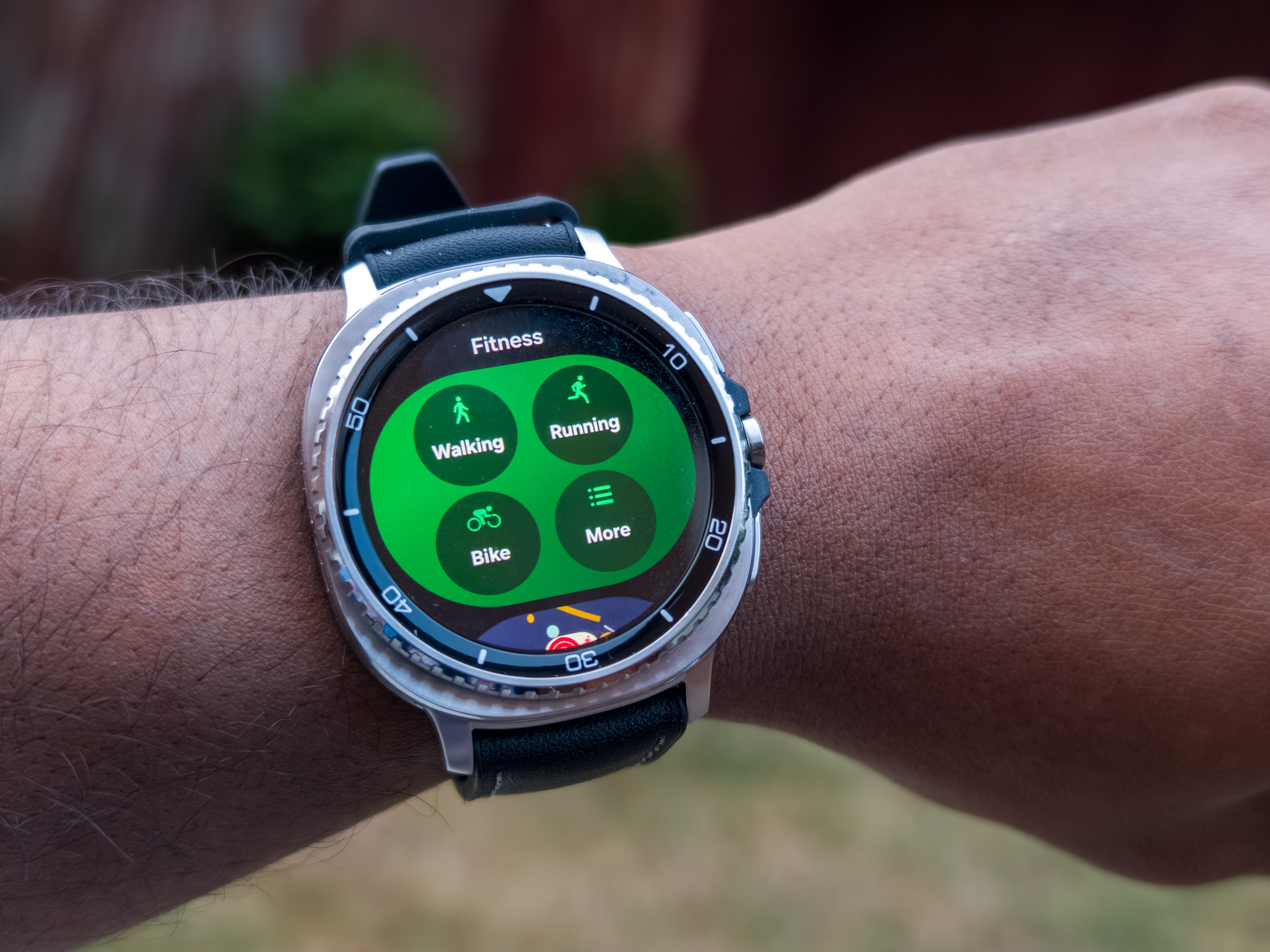 Fitness tile on a Galaxy Watch 8 Classic in Black on a wrist