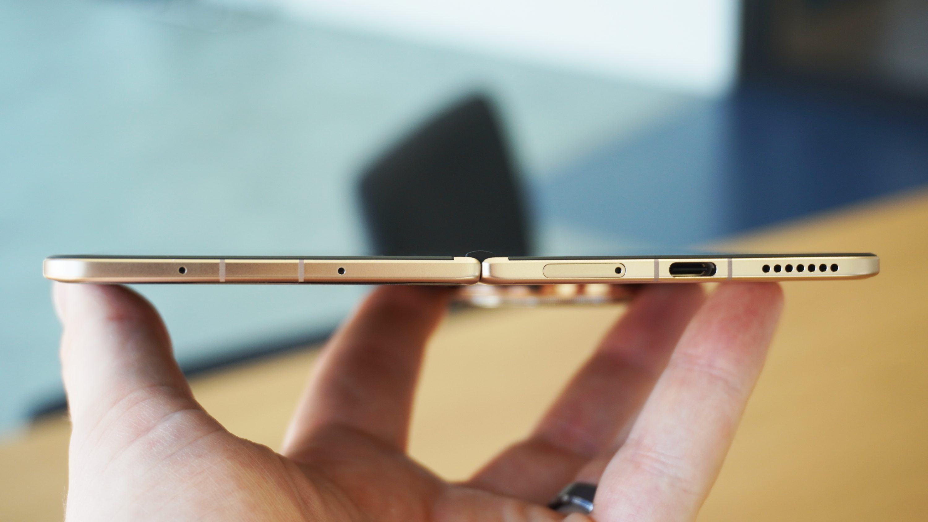 The unfolded side profile of the Honor Magic V5