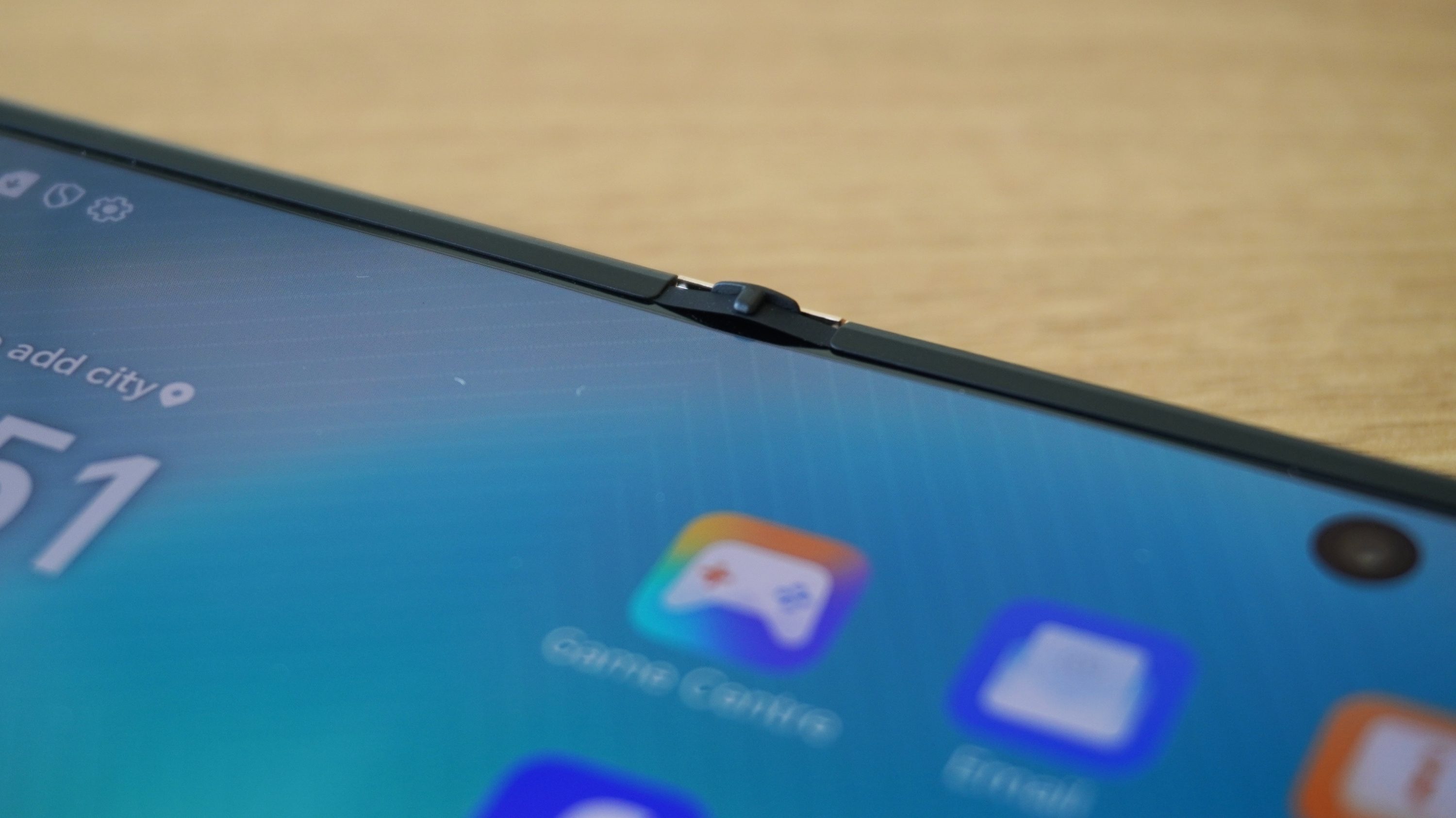 The plastic dust protector at the top of the foldable screen on the Magic V5
