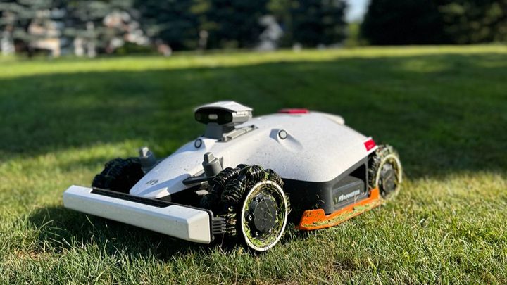 The LUBA 2 AWD on a lawn