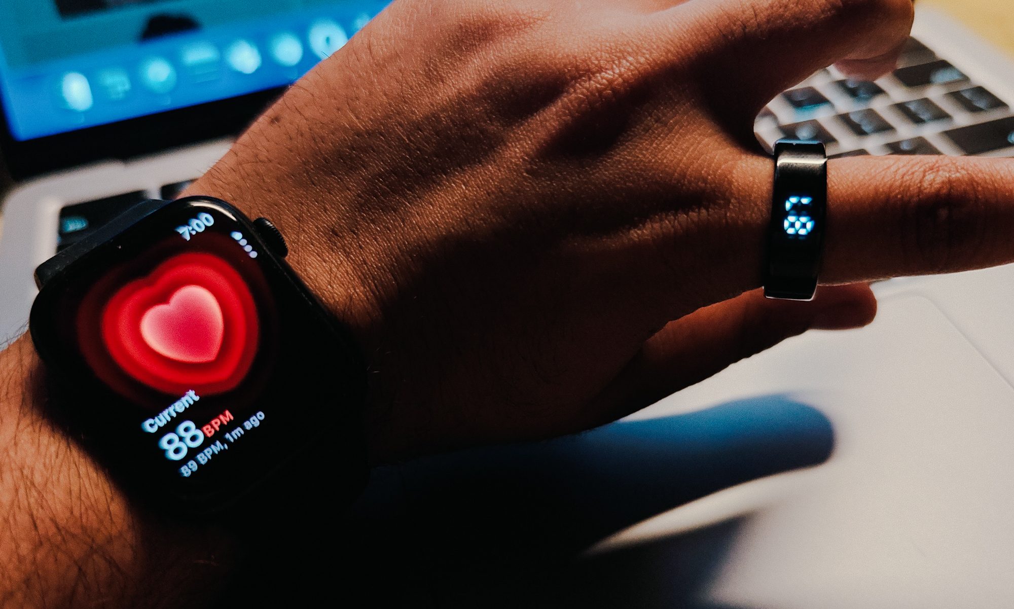 Pebble Halo smart ring and Apple Watch.