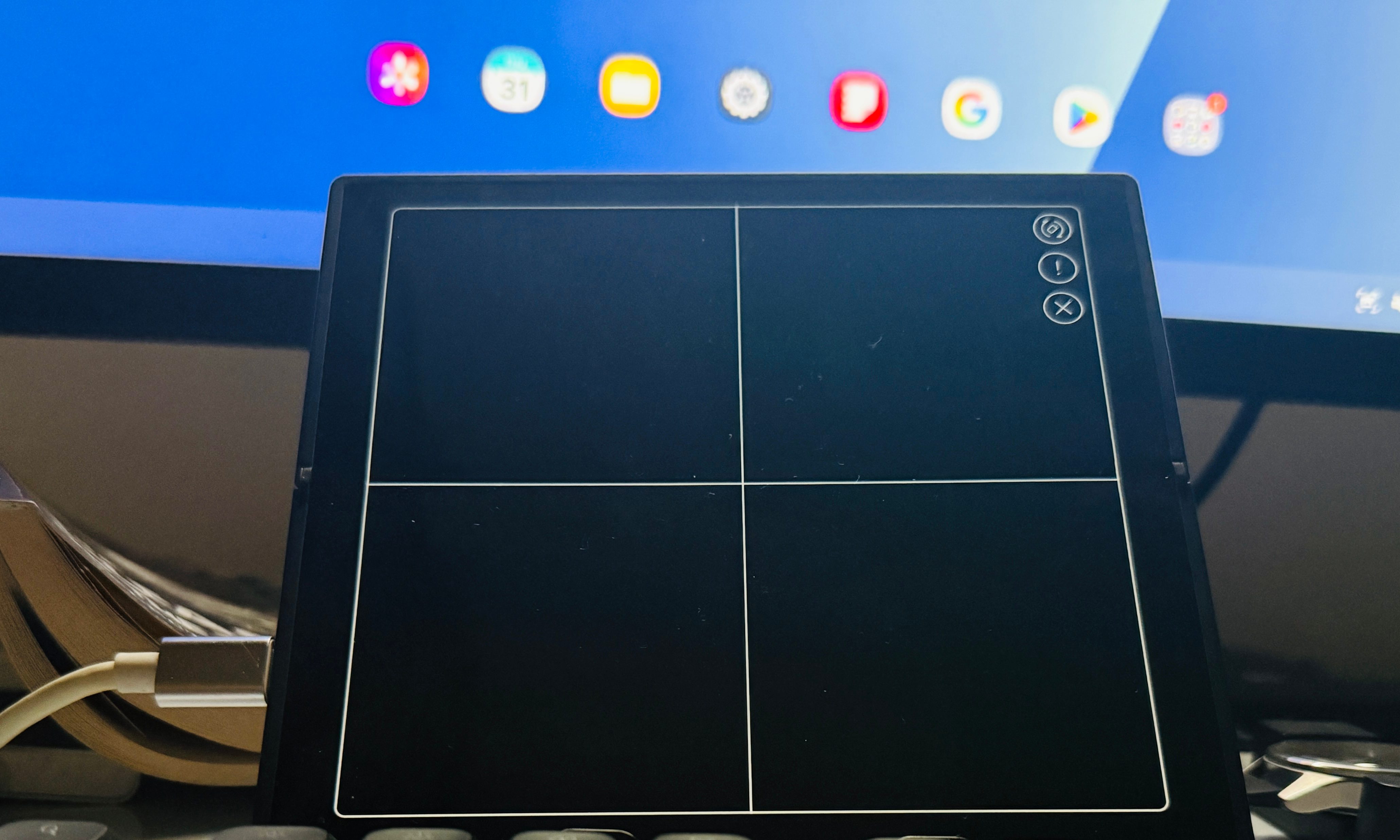 Using Samsung DeX on a monitor connected to a Galaxy Z Fold 7.