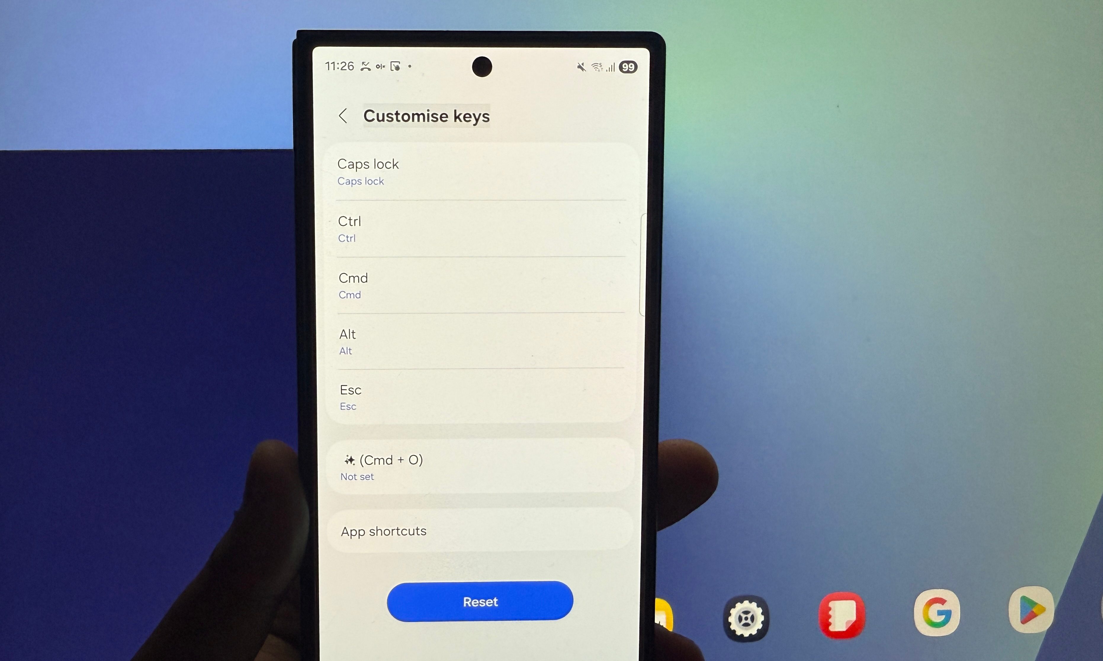 Running Samsung DeX on a monitor via the Galaxy Z Fold 7.