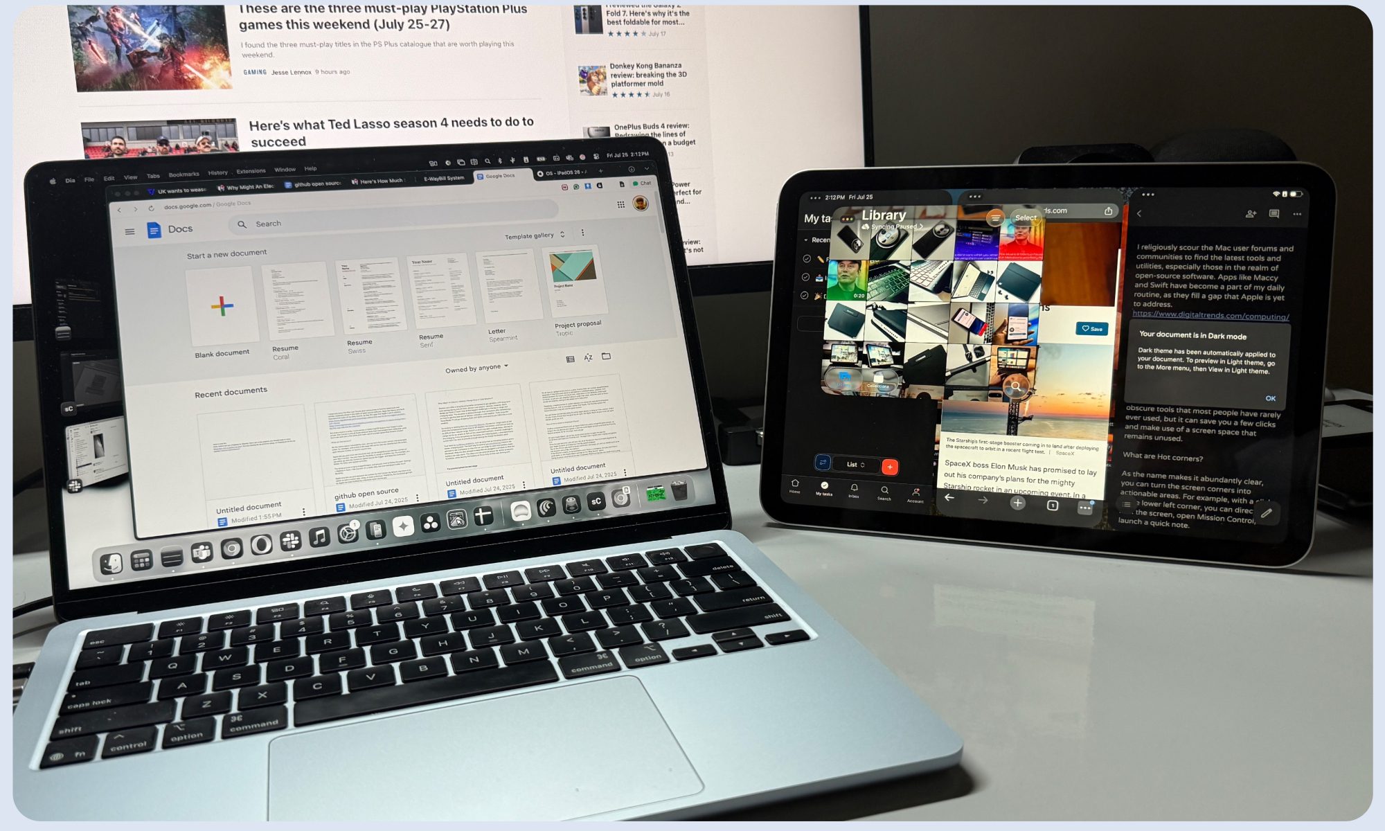 A Mac and an iPad running iPadOS 26.