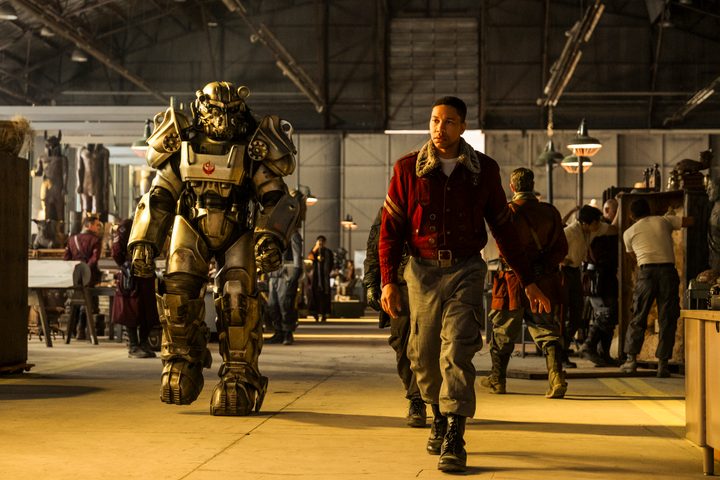 Maximus starts to walk next to a robot in Fallout.