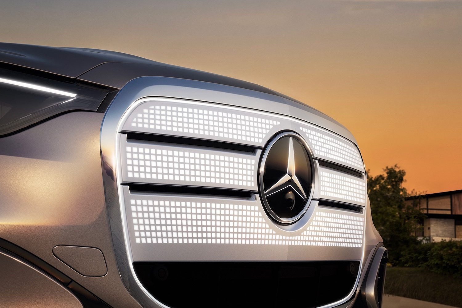 Close-up of the illuminated grille of the Mercedes-Benz GLC with EQ Technology.