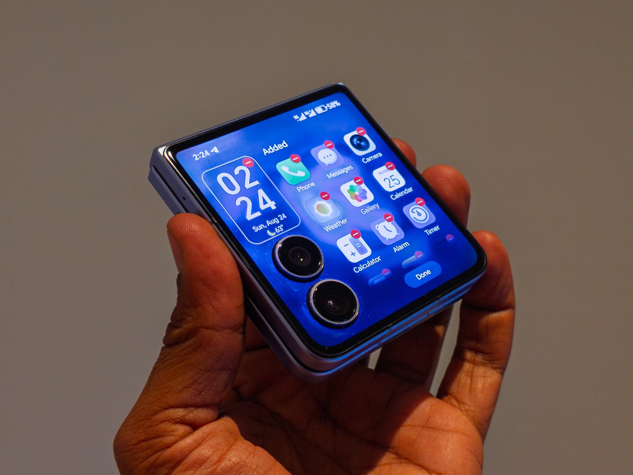 Honor Magic V Flip 2 Jimmy Choo Edition Cover Display
