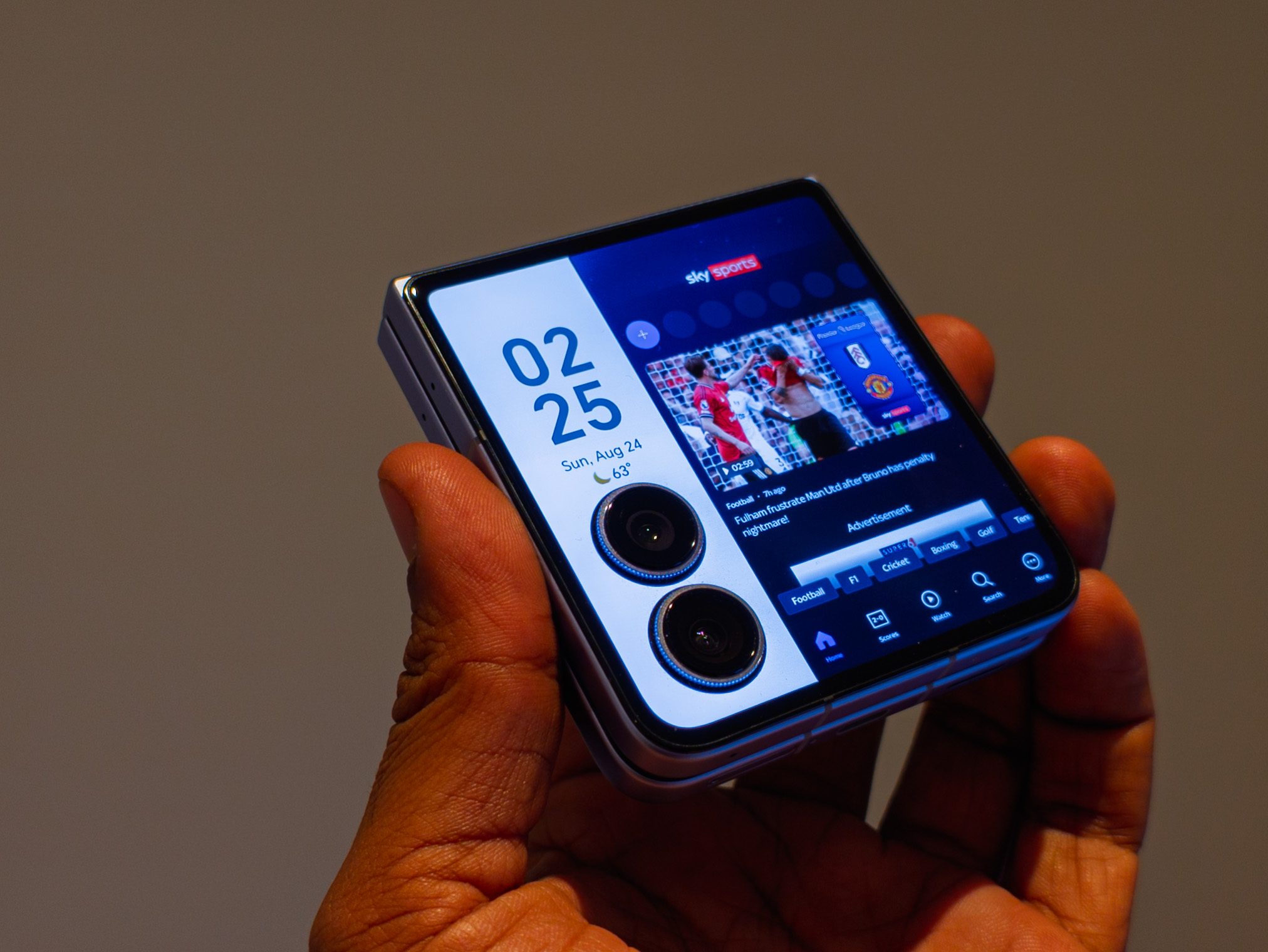 Honor Magic V Flip 2 Jimmy Choo Edition Cover Display