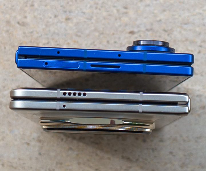 Galaxy Z Fold 7 Blue and Honor Magic V5 Ivory White thickness, hinge and design
