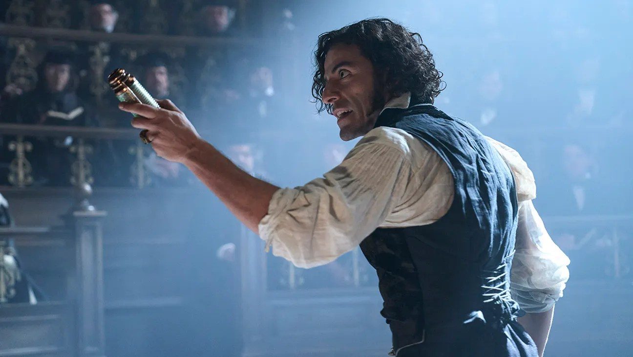 Oscar Isaac in Frankenstein