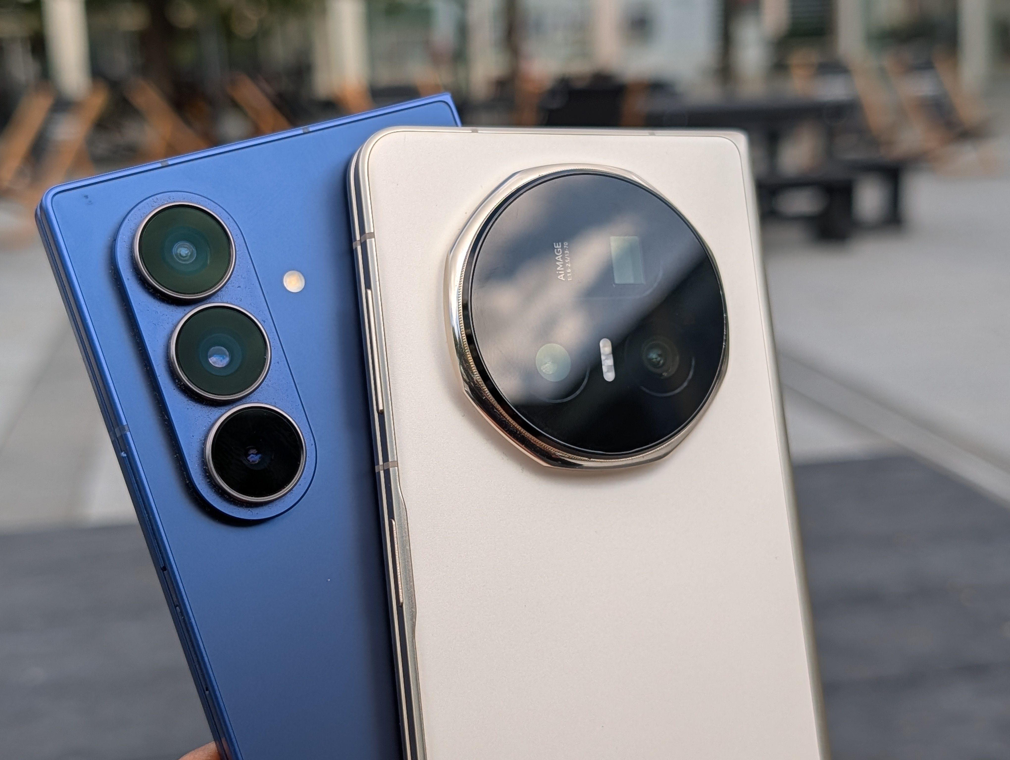 Honor Magic V5 vs Galaxy Z Fold 7 corners design