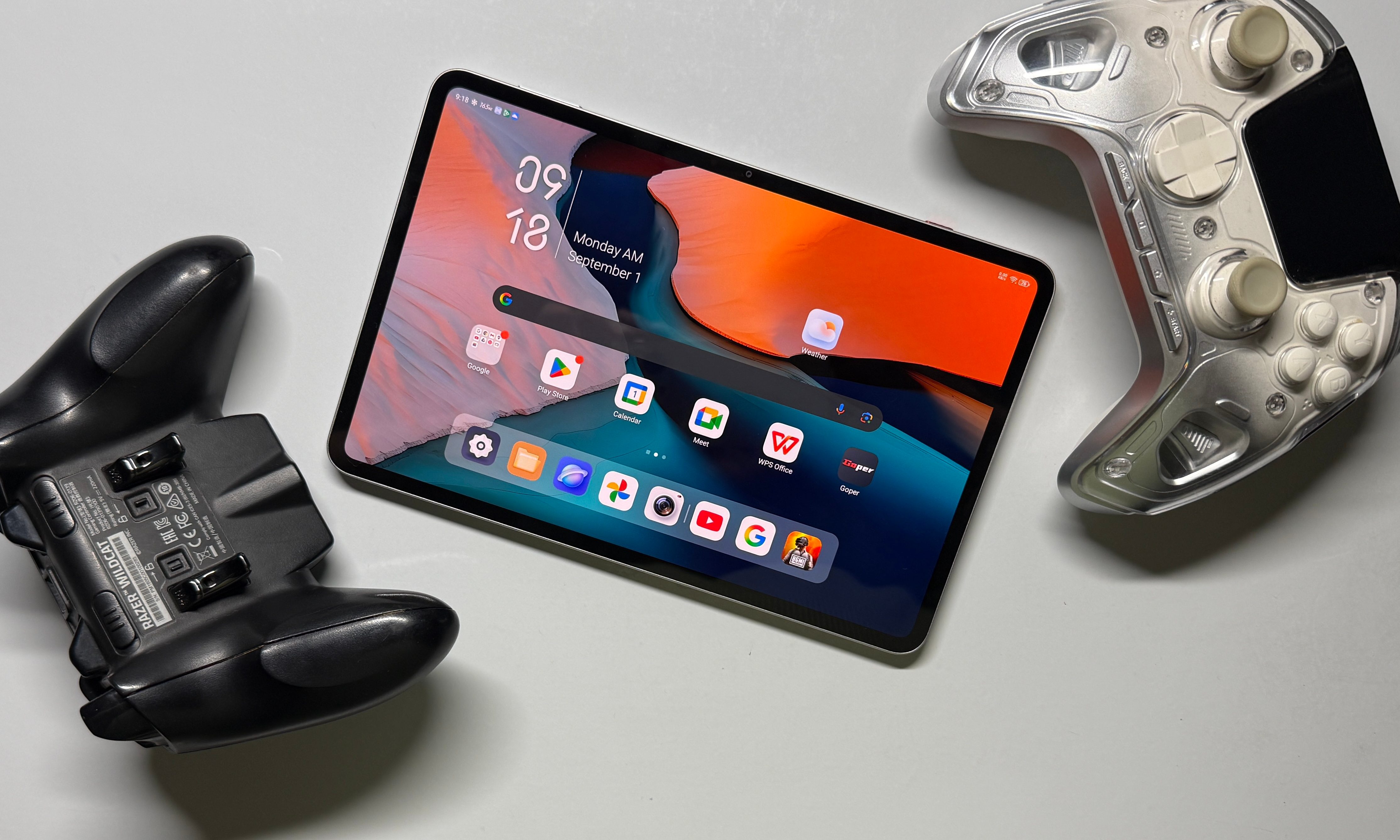 1. The Red Magic Astra tablet rests on the tabletop.