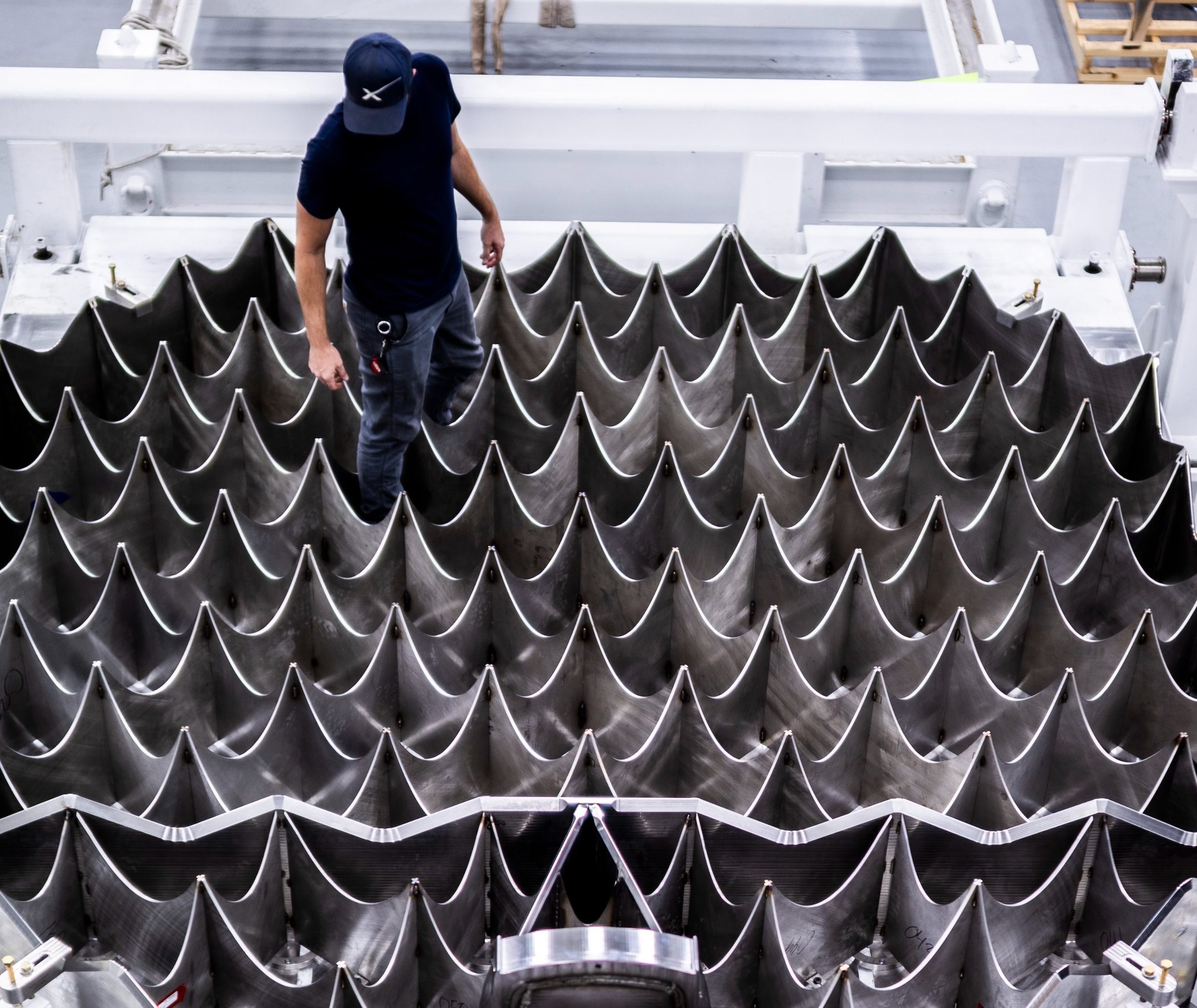 SpaceX shows off huge size of Super Heavy rocket's new grid fins