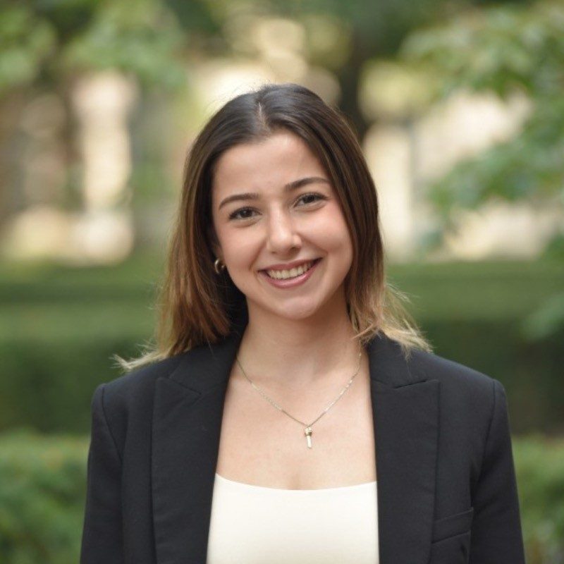 Elif Sen headshot