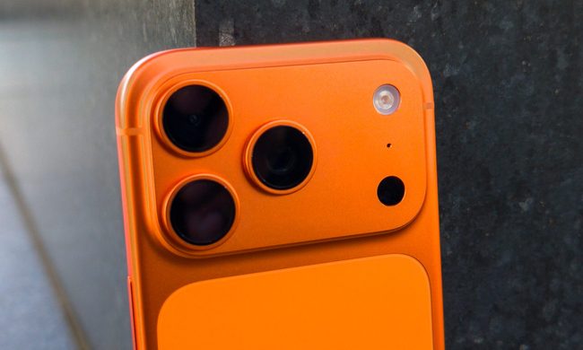 Apple iPhone 17 Pro in Cosmic Orange