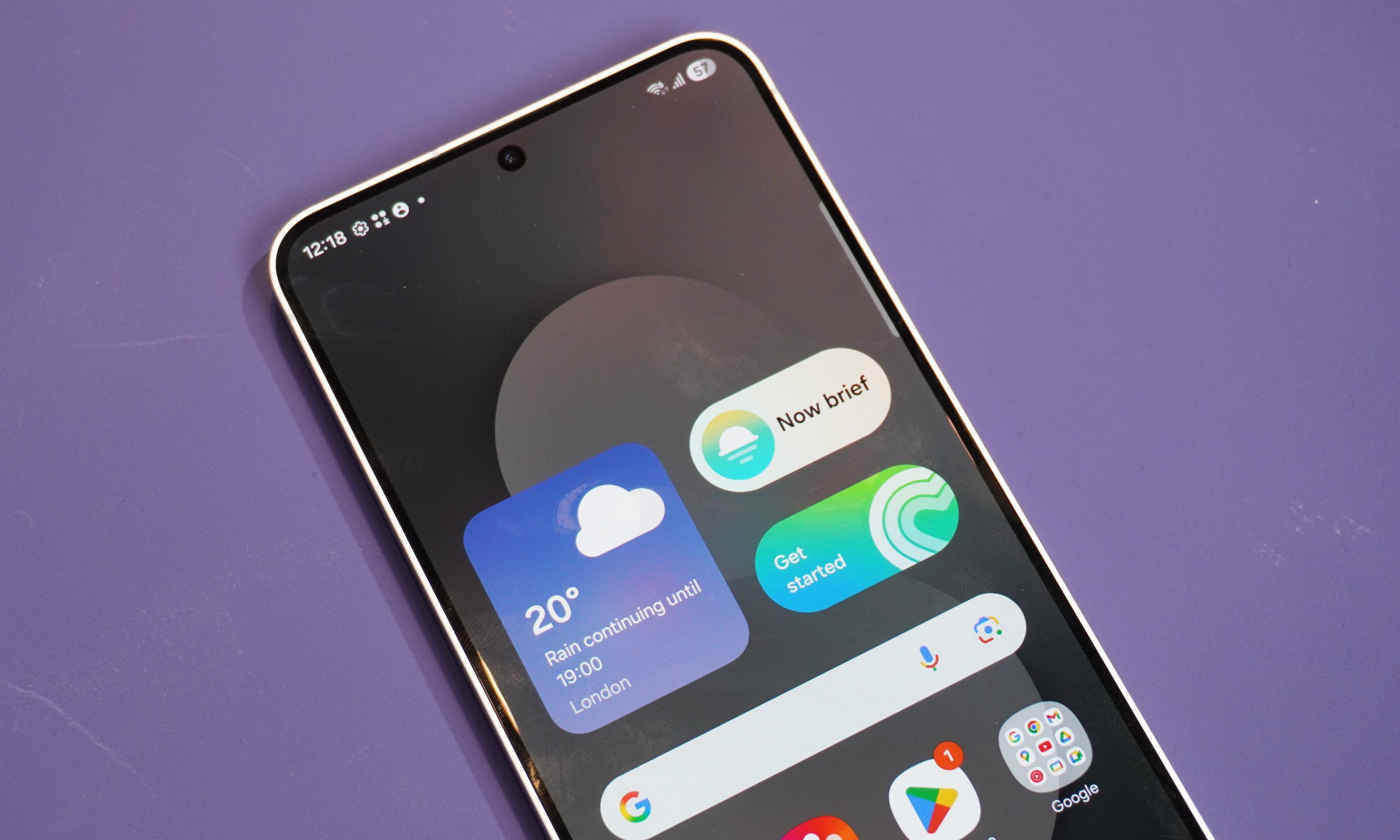 The home screen of the Galaxy S25 FE, showing a number of widgets.