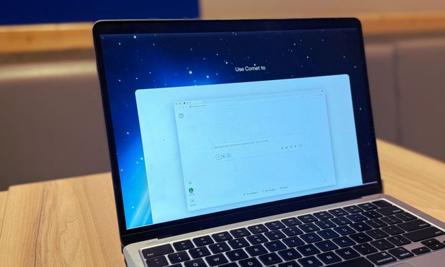 MacBook Air in hand, Comet browser loaded—let’s see what Perplexity’s AI can really do
