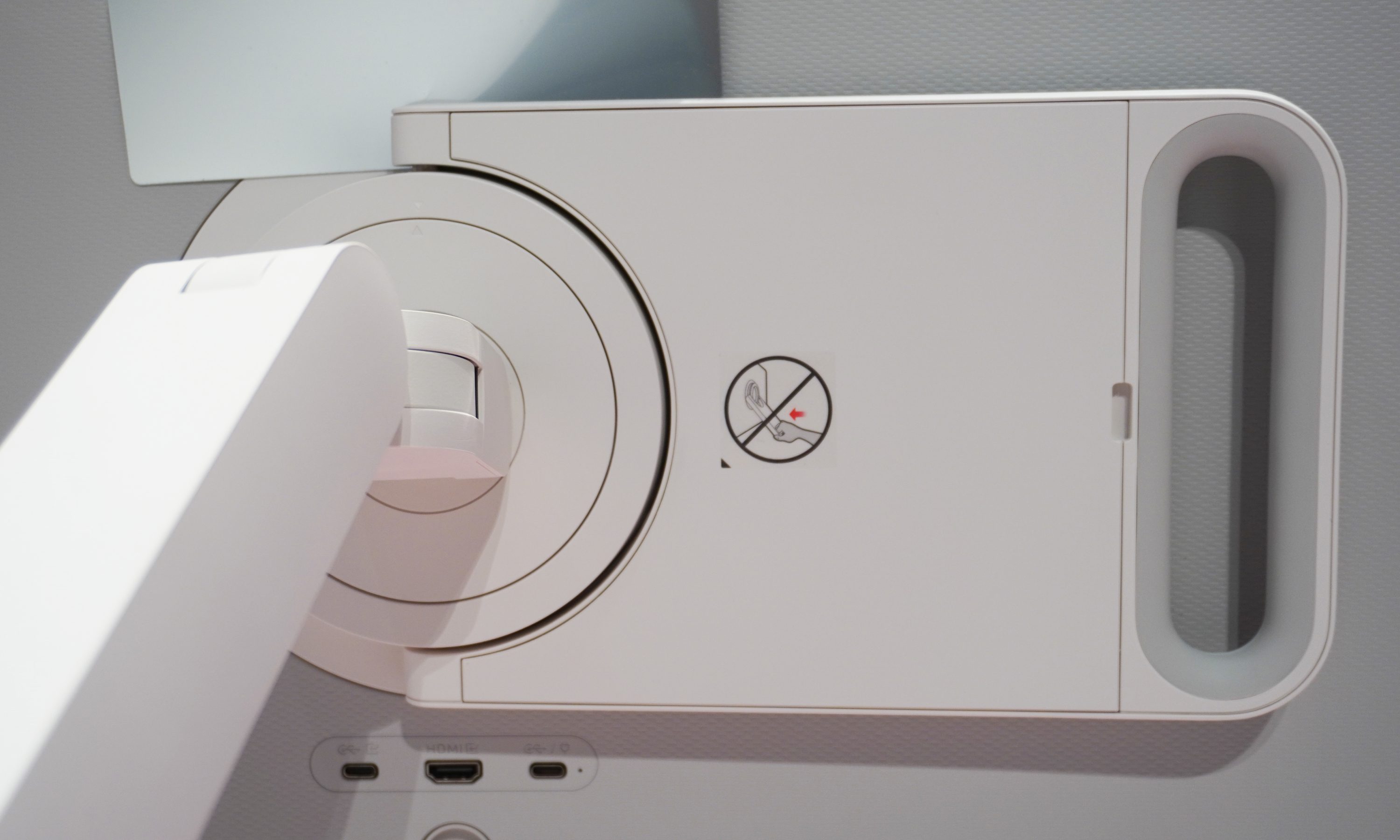 A close-up of the builtin handle in the MovingStyle TV