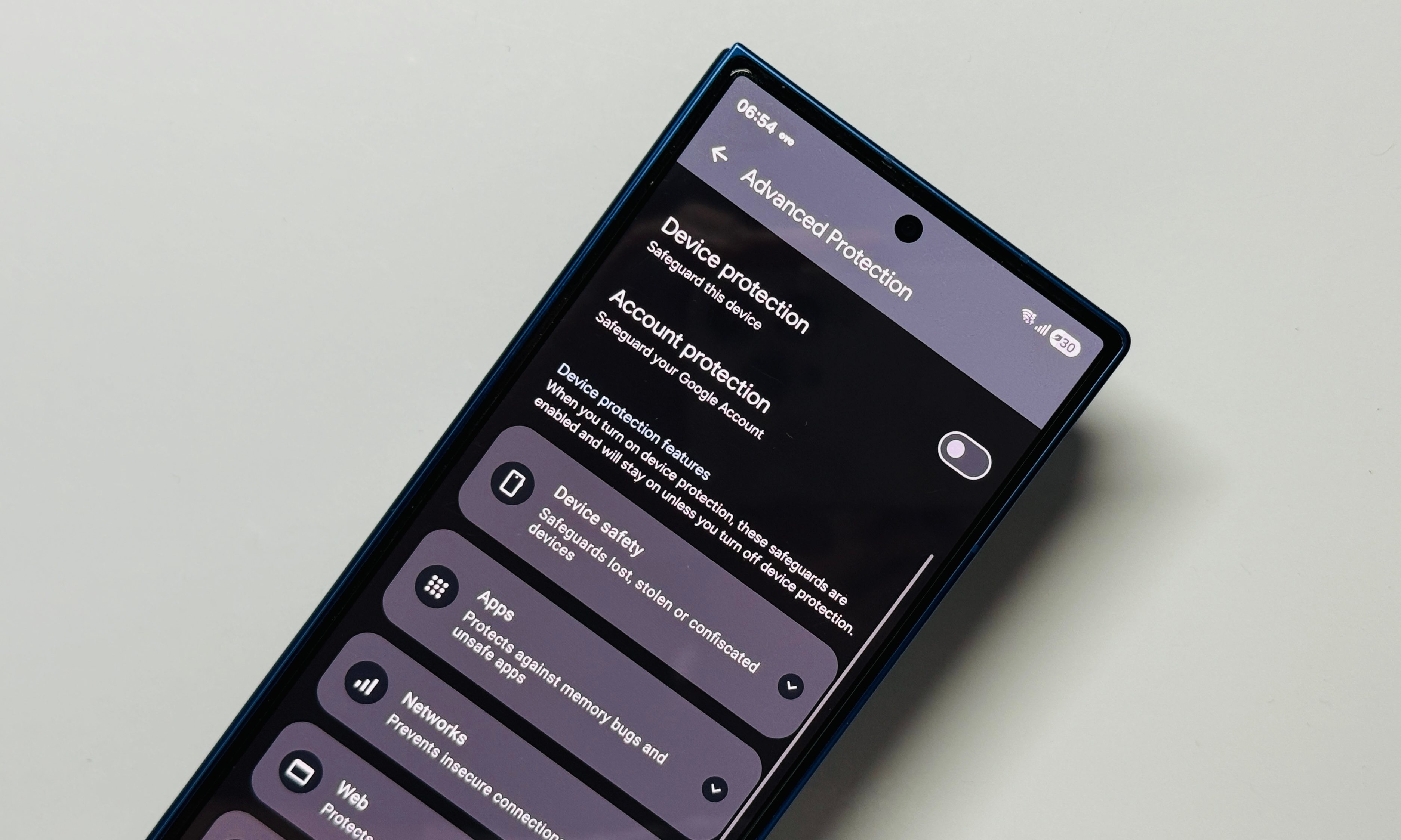 Advanced protection in in Samsung One UI 8 on Galaxy Z Fold 7.