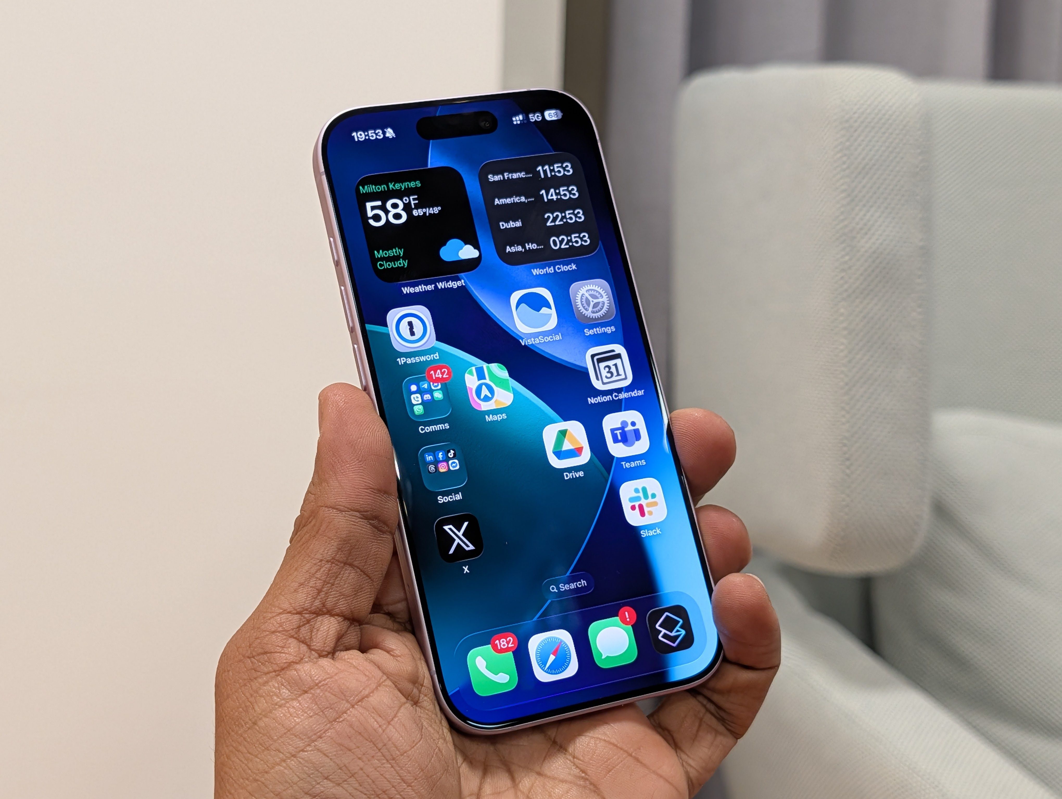 iOS 26.3 gives an official glimpse of a convenient iPhone-to